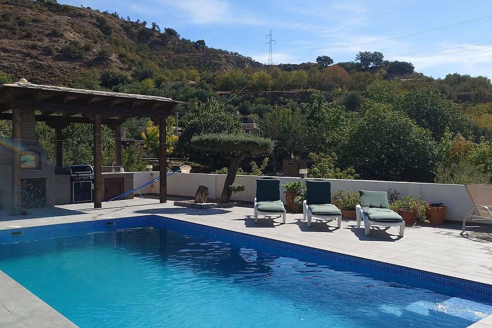 Apartamento entero, 2 bedroom apartment above the Spa Town of Lanajron in Lanjarón, Provincia de Granada