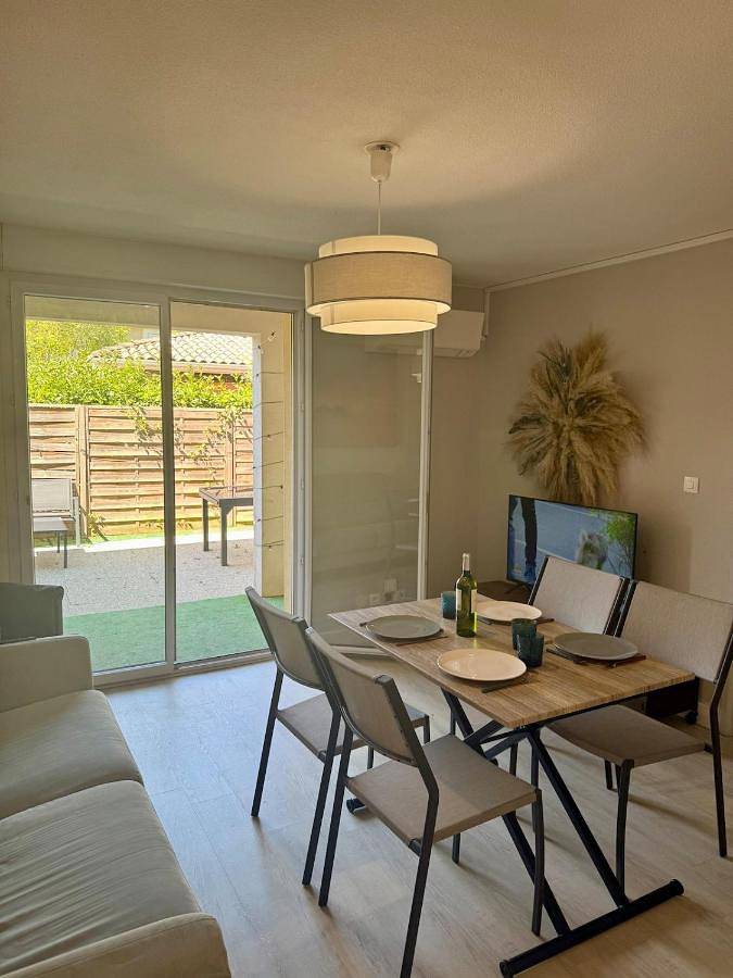 Appartement de vacances pour 4 personnes, avec terrasse ainsi que piscine et vue à Gaillac