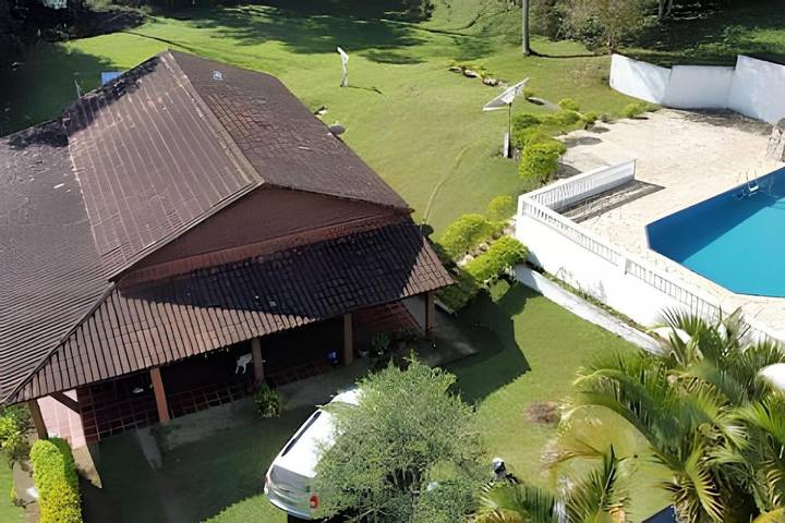 Casas e apartamentos de temporada para 12 pessoas, com piscina e jardim e ainda balcão, com animais de estimação em Itapeva