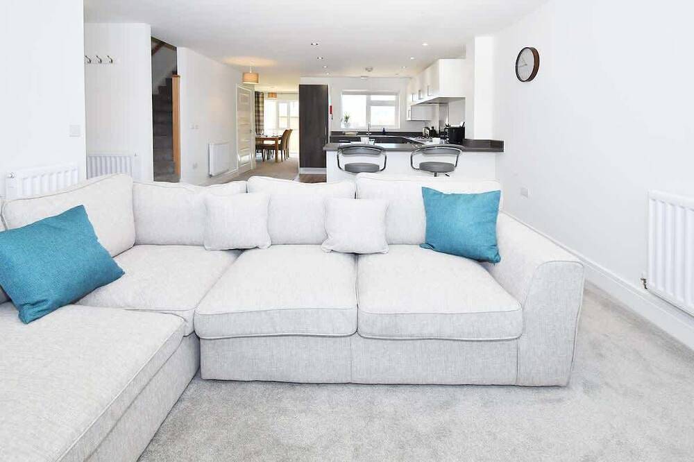 Regal House Summary: in Stoke-on-Trent, Midlands