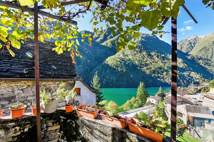 Chalet für 4 Personen, mit Balkon, mit Haustier im Ticino