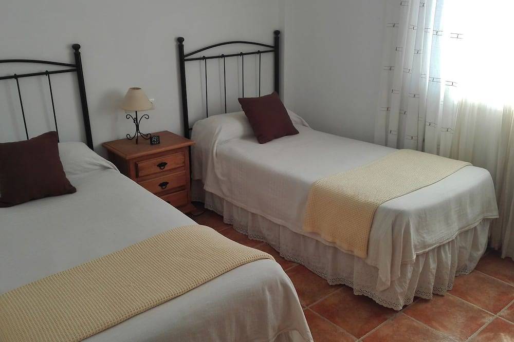 Riu Tolox. Detached house with private pool. in Tolox, Sierra de las Nieves