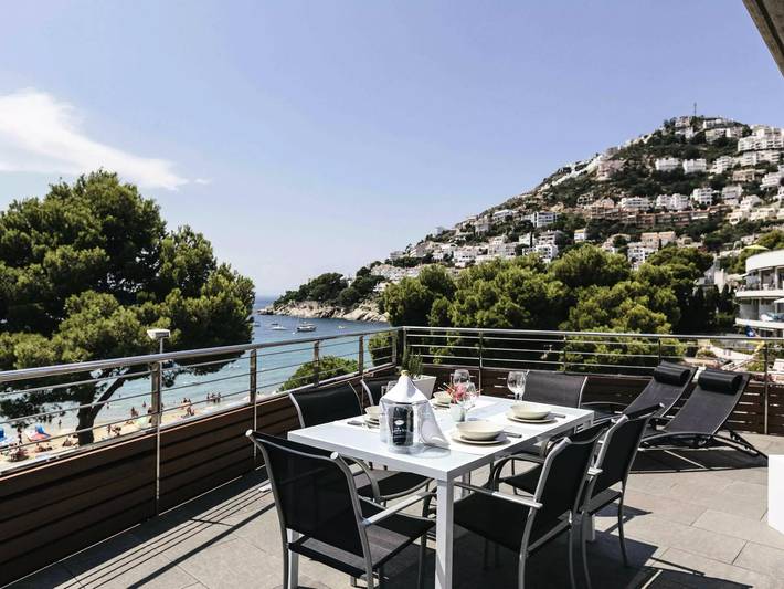 Gîte pour 4 personnes, avec terrasse et piscine dans Platja De Canyelles Petites - 2