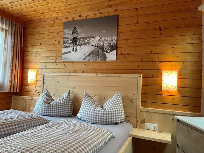 Ferienwohnung für 6 Personen, mit Balkon und Terrasse sowie Garten und Ausblick in Gries
