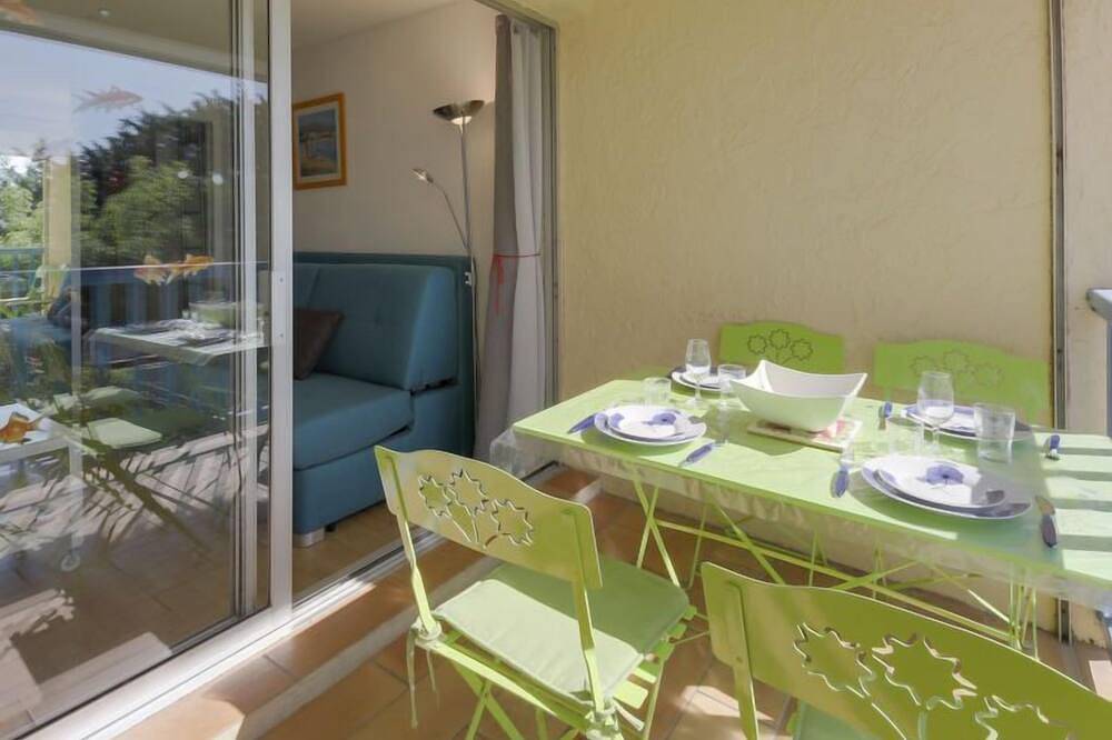Apartamento entero, Le Clos des Lavandes by Interhome in Bandol, Region de Toulon