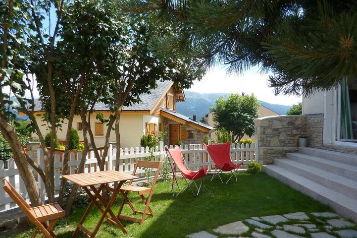 Location de vacances pour 6 personnes, avec jardin à La Llagonne