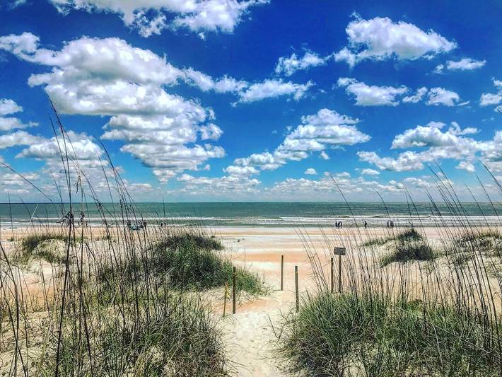 Vacation rental for 11 people, with yard in St. Augustine Beach