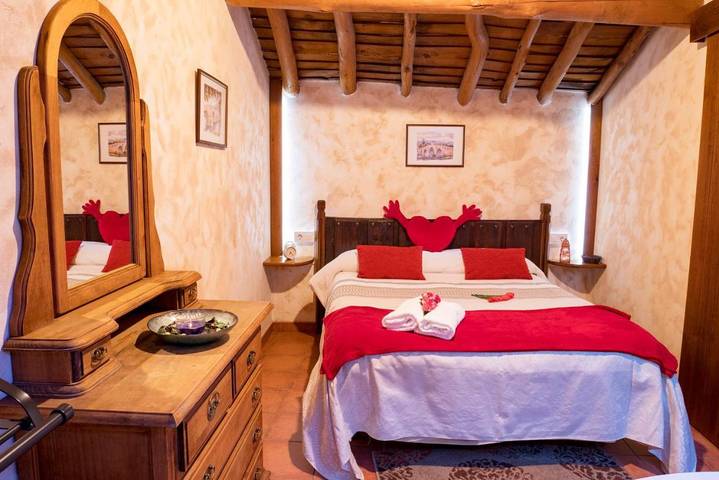 Casa rural para 4 personas, con piscina además de jardín y jacuzzi, Se admiten mascotas en Comarca de Ávila - 4