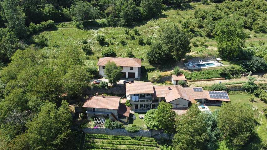 B&b per 2 persone, con Terrazza e Giardino nonché Piscina e Panorama in Langhe
