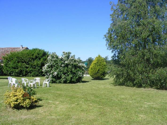 Gîte pour 2 personnes, avec terrasse ainsi que jardin et vue à Blanzay - 2