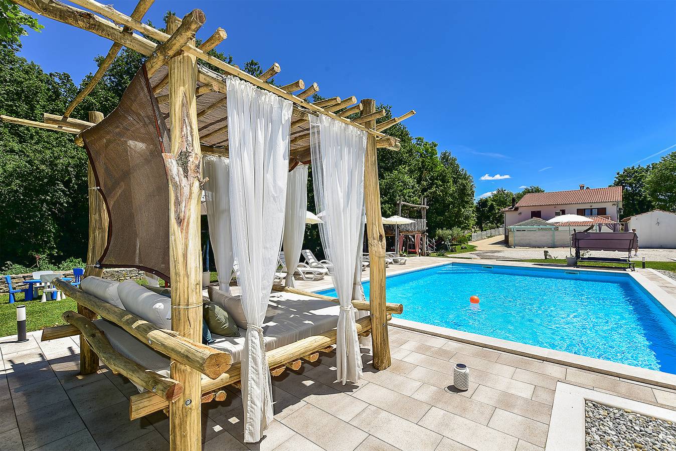 Ganze Wohnung, Ferienwohnung für 8 Personen mit Pool in Žminj, Zentralistrien