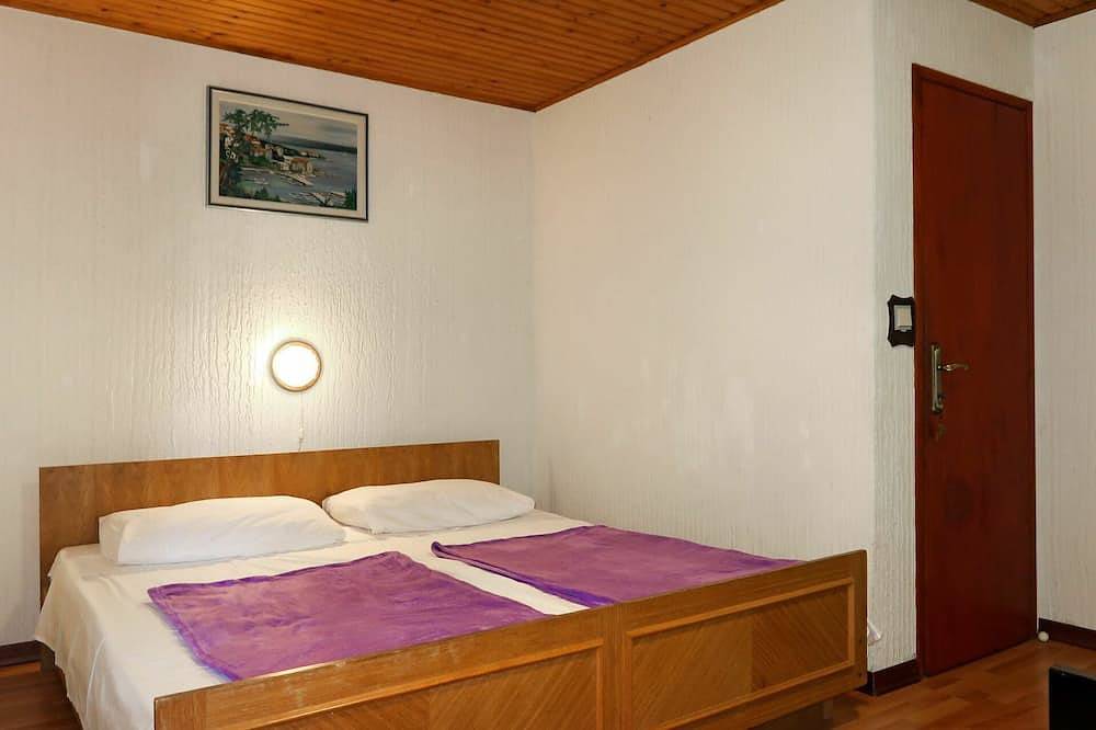 Schönes alleinstehendes Ferienhaus mit Klimaanlage,  W-Lan, Tv, Terrasse und Haustiere erlaubt in Nerezine, Kvarner Inseln