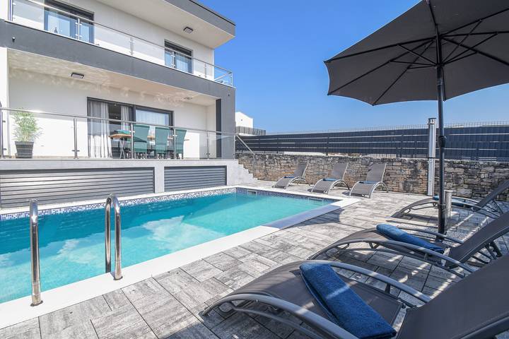 Ferienhaus für 6 Personen, mit Pool und Terrasse, mit Haustier