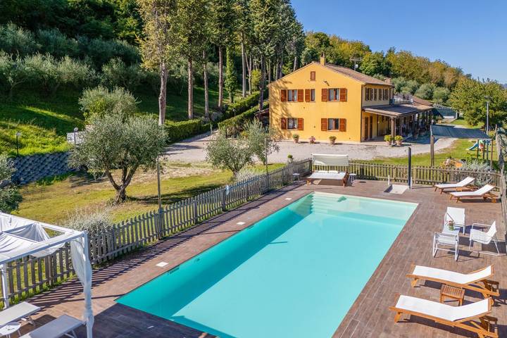 Ferienhaus für 11 Personen, mit Terrasse und Garten sowie Pool