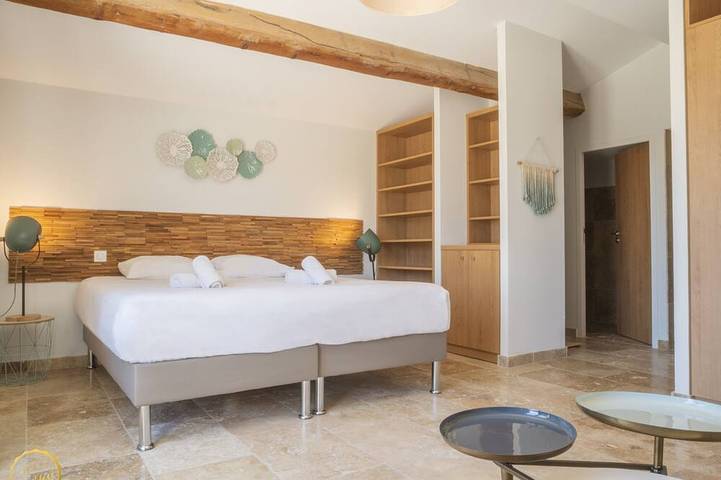 Grand Mazet rez-de-jardin, 3 suites parentales piscine commune- Vallée des Baux in Paradou, Région d'Arles