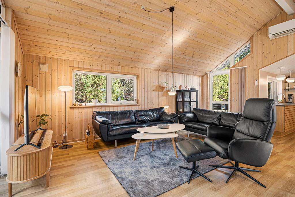 Herrlich großes 4-Sterne-Ferienhaus mit Whirlpool und Sauna in Henne, Filsø See