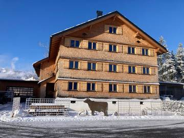 Ferienwohnung für 6 Personen, mit Garten und Ausblick in Andelsbuch