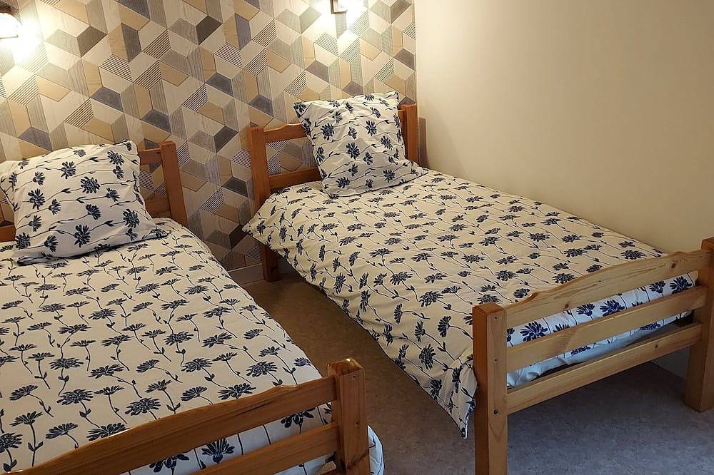 Ideal pour les familles, la longère de Keranne entre terre et mer. in Guissény, Région de Brest