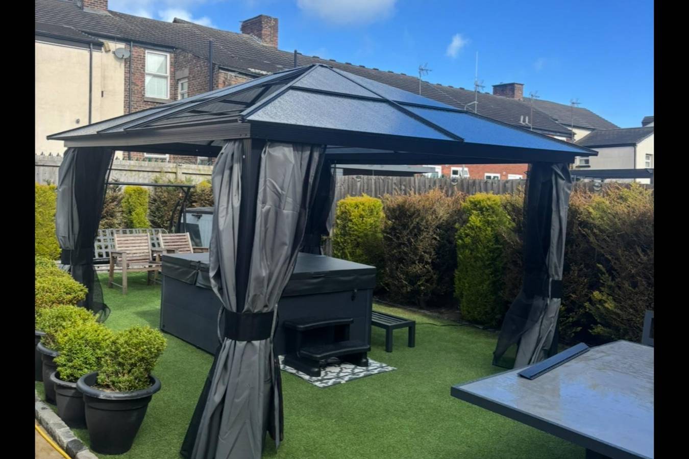 Dutchy’s Gest house sleeps 5 hot tub and steam room 2 car parking space in Liverpool, Merseyside