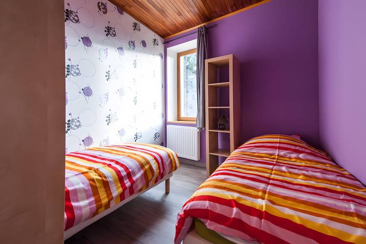 Holiday Home 'Gîte Du Pré Charmant' with Private Garden and Wi-Fi in Saint-Romain-les-Atheux, Pilat Regional Nature Park