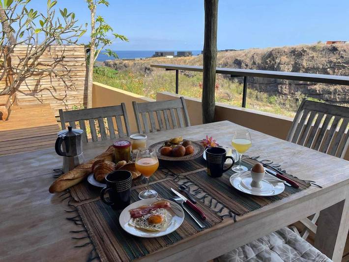 Location de vacances pour 4 personnes, avec vue et terrasse à Les Trois-Bassins - 2