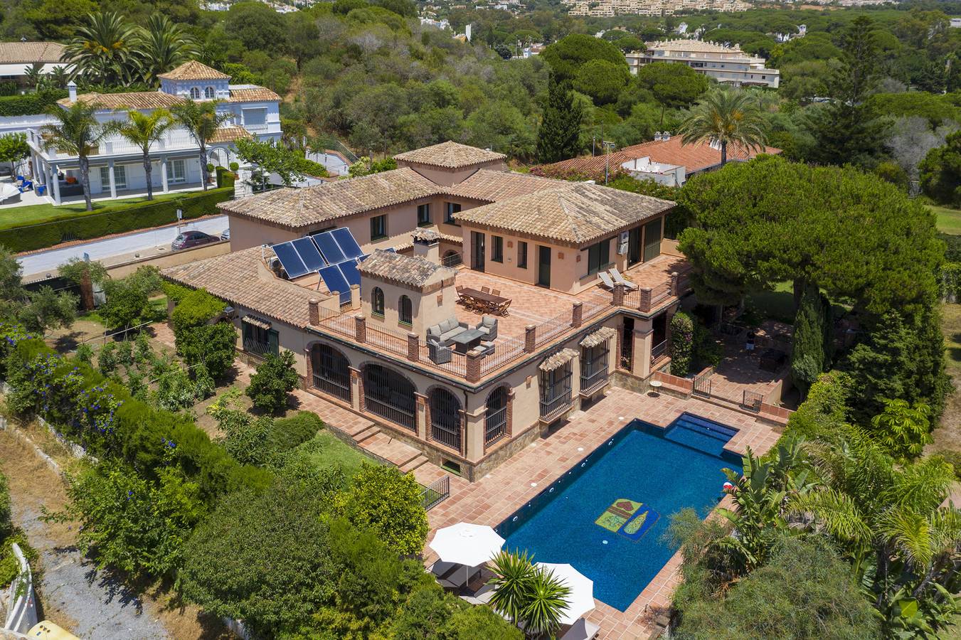 Villa for 16 personer med sjøutsikt in Marbella Øst, Marbella