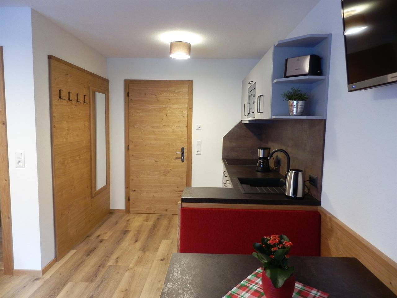 Ganze Ferienwohnung, App. 2 Pers.: 1 Schlafraum, Dusche,Wc in Lechtaler Alpen, Flirsch