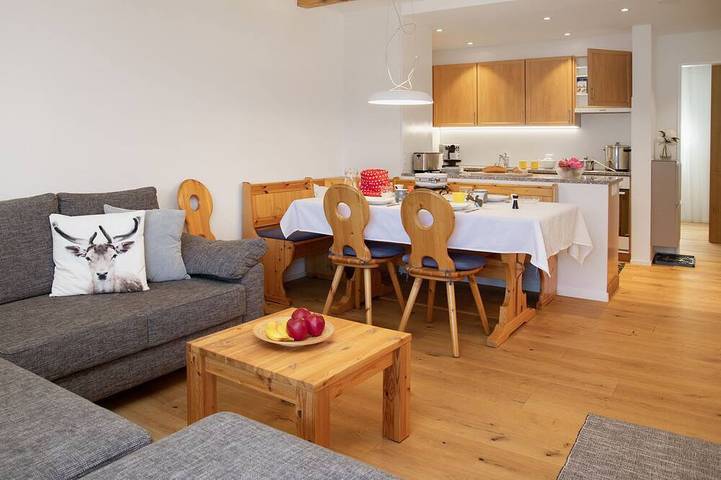 Ferienwohnung für 4 Personen, mit Sauna und Balkon sowie Pool in Falera