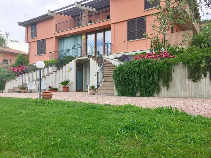 Chambre d’hôte pour 3 personnes, avec terrasse ainsi que vue et jardin à Pérouse - 2