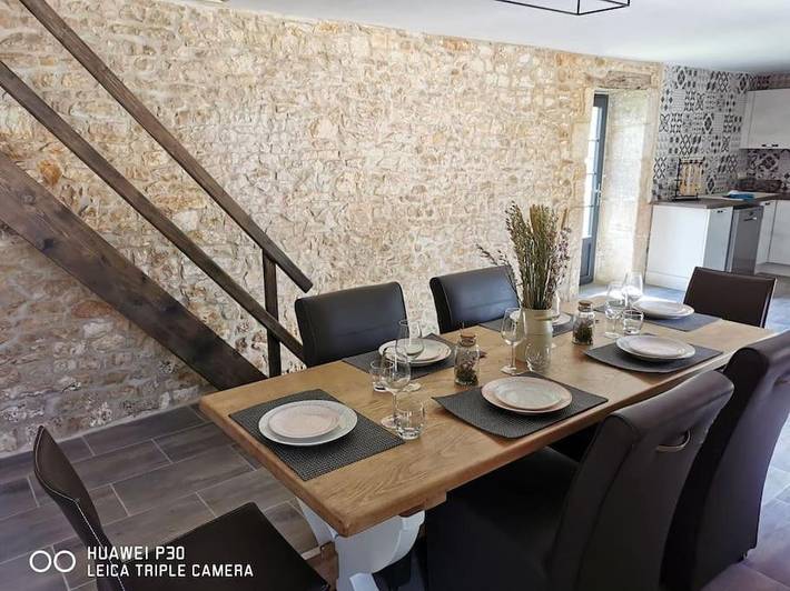 Location de vacances pour 6 personnes, avec piscine ainsi que jardin et vue, adapté aux familles à Charras (homonymie)