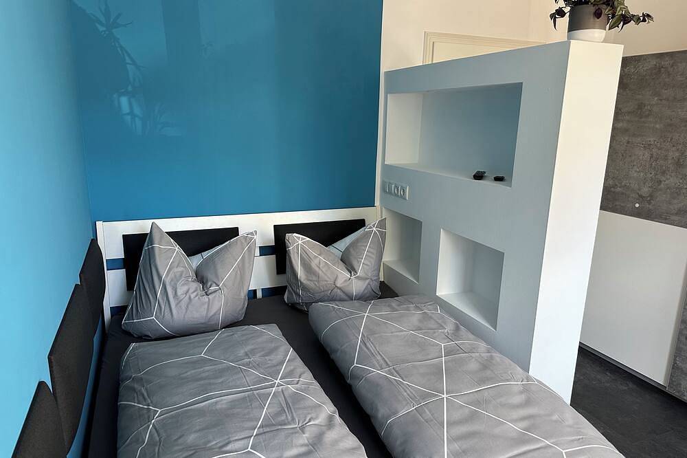 Ganze Wohnung, Villa Harmonie-erdgeschoss - 3x Schlafzimmer Dampfsauna Playstation 4 Terrasse in Cossebaude, Dresden