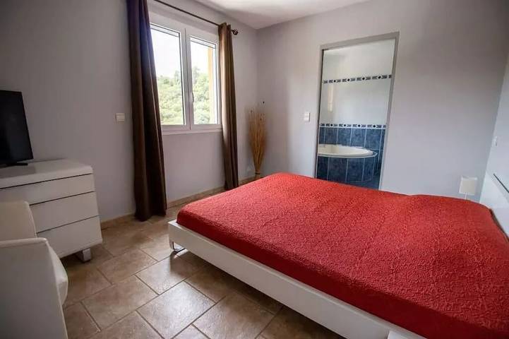 Location de vacances pour 8 personnes, avec jardin et terrasse à Les Adrets-de-l'Estérel - 2