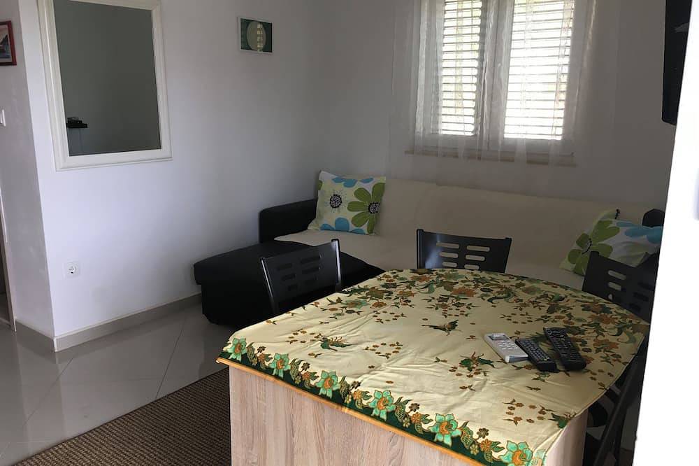 Ganze Wohnung, 80 Meters Away to the Clear Beautiful Blue Sea! in Milna, Brac