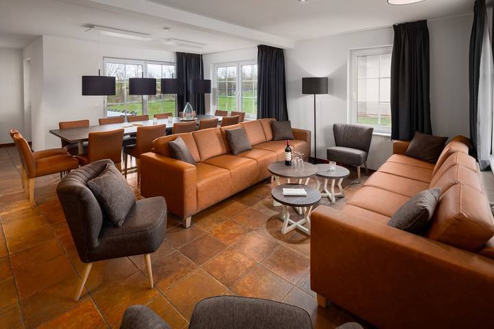 Ferienhaus für 14 Personen, mit Balkon/Terrasse und Terrasse sowie Garten und Pool in Ediger-Eller