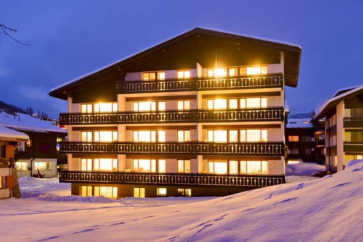 Ferienwohnung für 4 Personen, mit Balkon und Terrasse sowie Ausblick in Saas-Fee