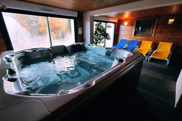 Gîte pour 4 personnes, avec sauna et jardin ainsi que jacuzzi et terrasse, animaux acceptés