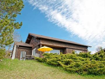 Ferienhaus für 6 Personen, mit Terrasse und Garten sowie Pool, kinderfreundlich in Nesselwang