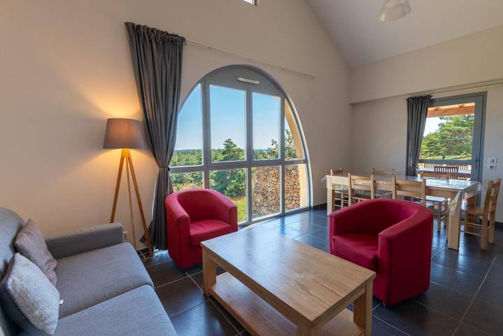 Gîte pour 6 personnes, avec Terrasse ainsi que Jardin et Vue