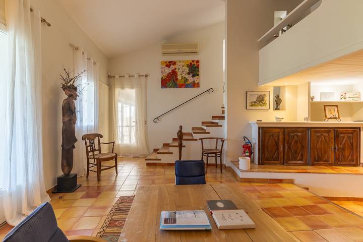 Villa Longomai con vista montagna, Wi-Fi e aria condizionata in Saignon, Parco naturale regionale del Luberon