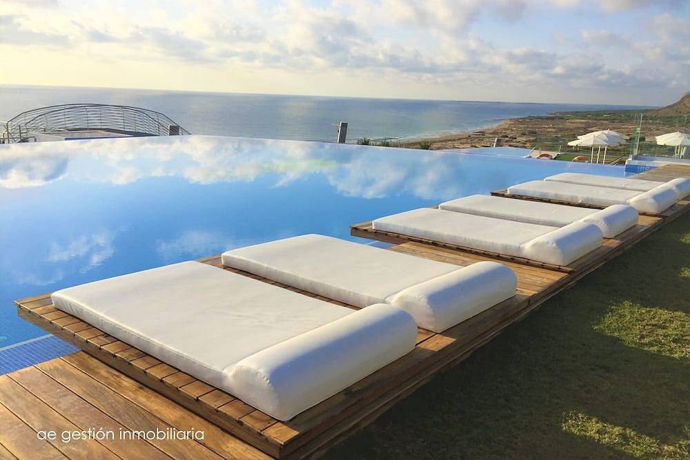 Entire apartment, Exclusive apartment with frontal sea views (3 bedrooms / 2 bathrooms) in Los Arenales del Sol, Elche