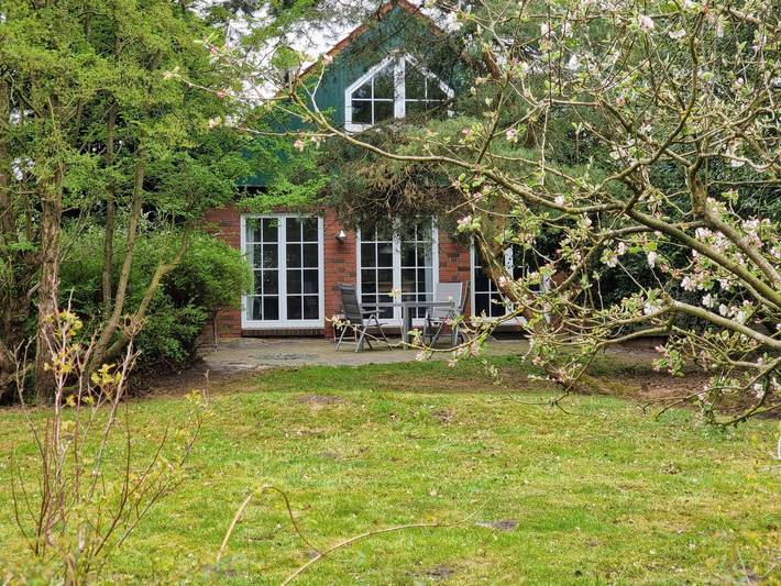 Ferienhaus für 4 Personen, mit Terrasse und Garten in Großefehn