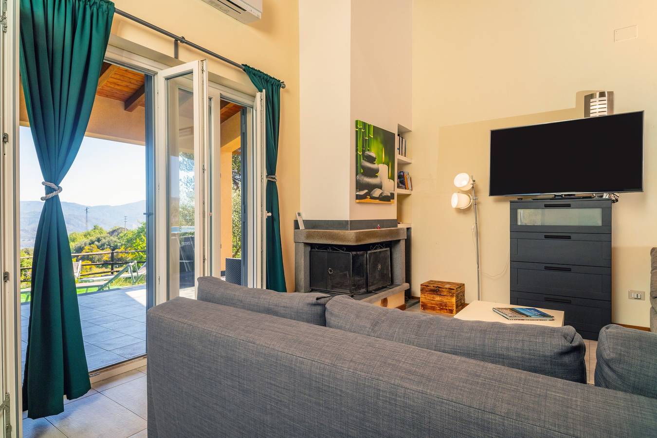 Haustierfreundliche Villa "Tuccios" mit Garten, Terrasse und Wlan in Ätna