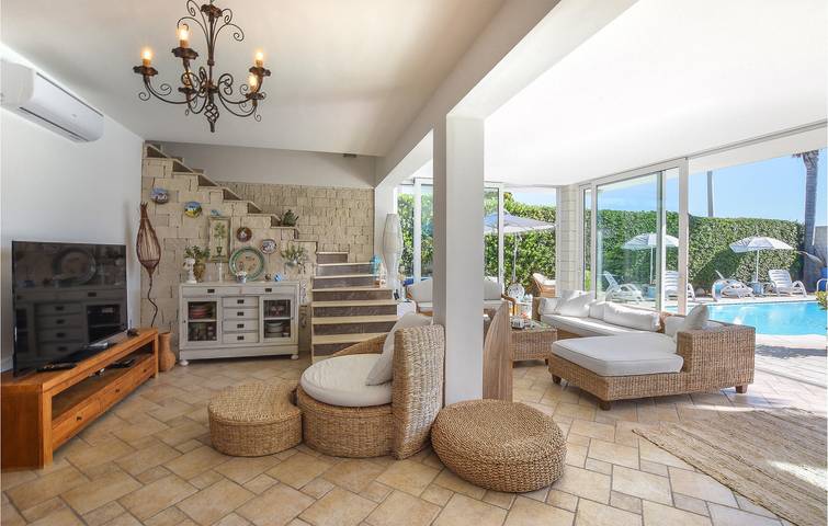 Apartamento espacioso con piscina y cocina, a 2,5 km de la playa in Casuzze, Santa Croce Camerina