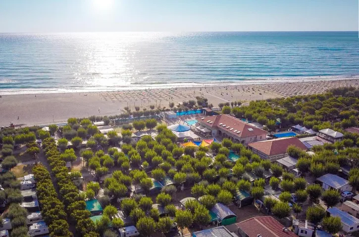 Campeggio per 4 persone, con piscina e giardino - 1