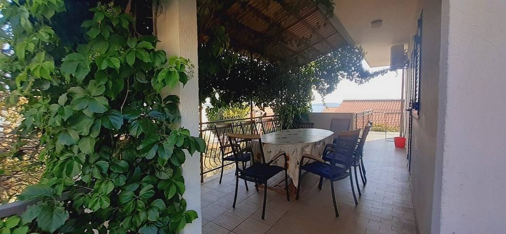 Ferienwohnung für 9 Personen, mit Balkon/Terrasse in Primosten