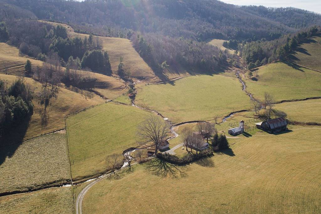 Bezauberndes Bauernhaus aus den 1930er Jahren zwischen Boone und West Jefferson, Nc !!! in Blue Ridge Parkway, Ashe County