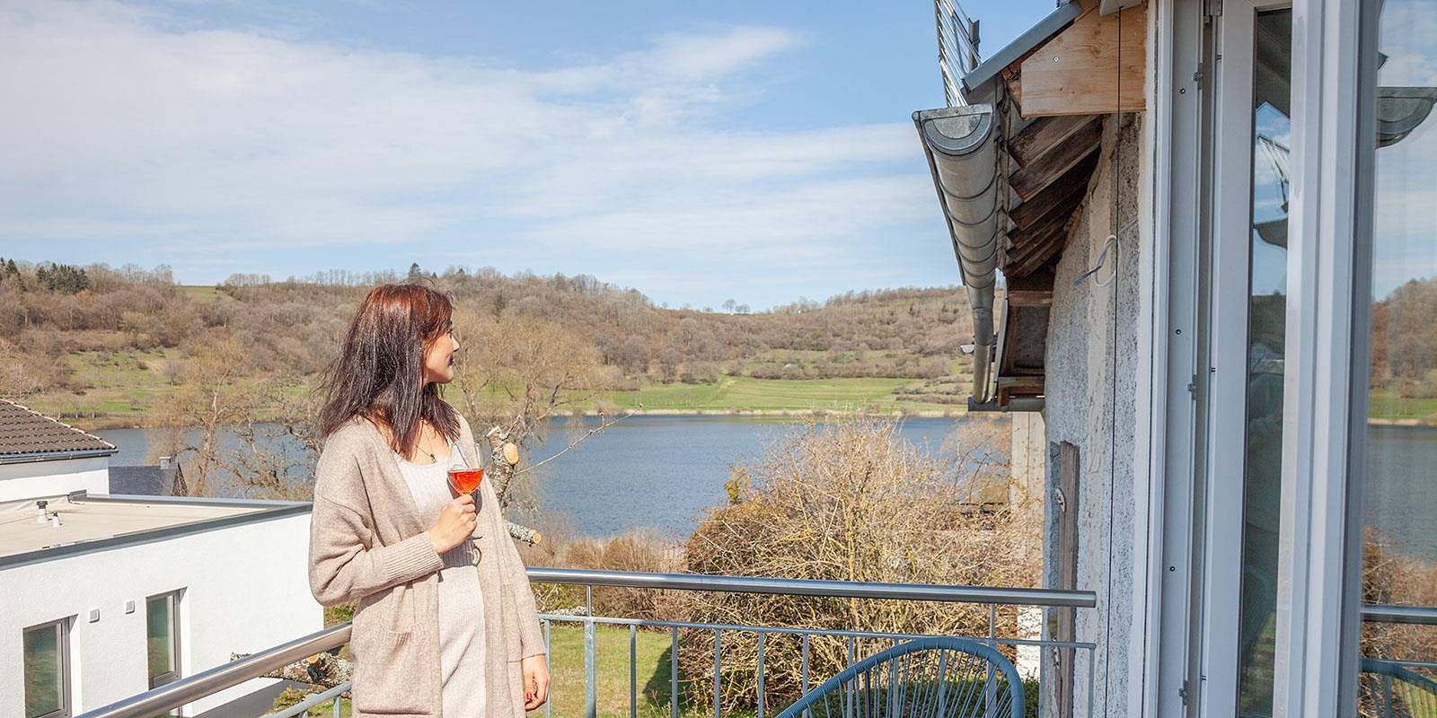 Ganze Ferienwohnung, Heuboden mit Balkon u.Maarblick für 1-2 Pers. in Schalkenmehren, Vulkaneifel