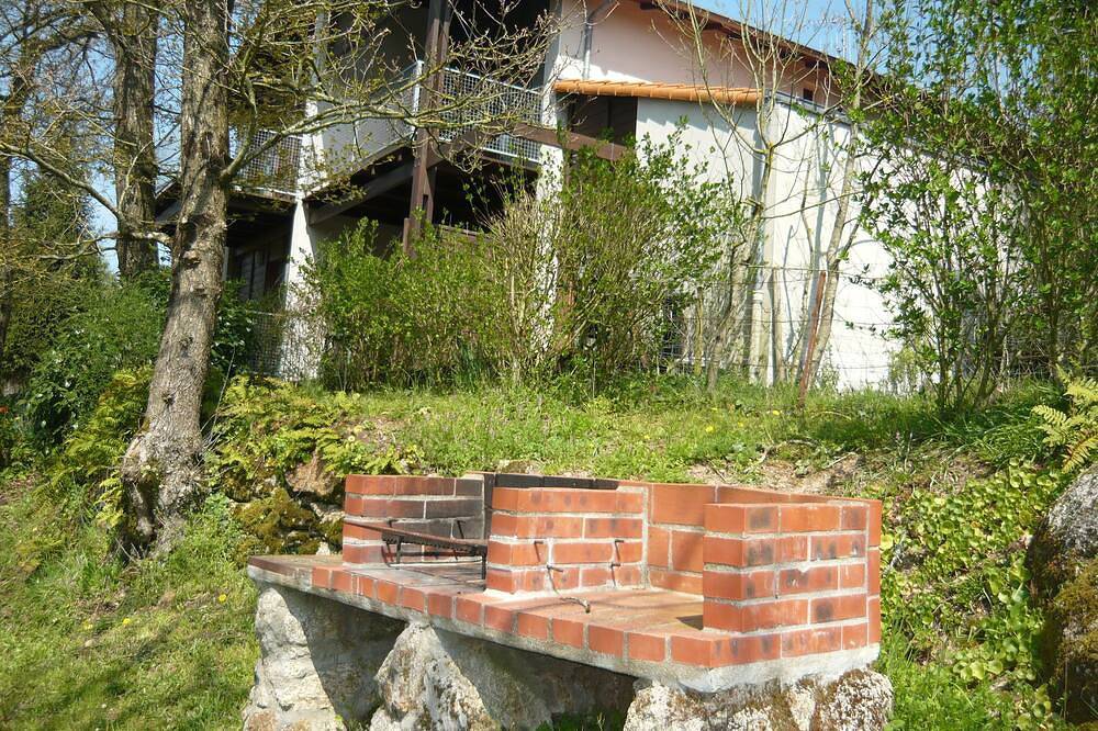 Entire apartment, Apartment \"Meunerie\", balcony & garden access on the river near Clisson in Gétigné, Nantes region