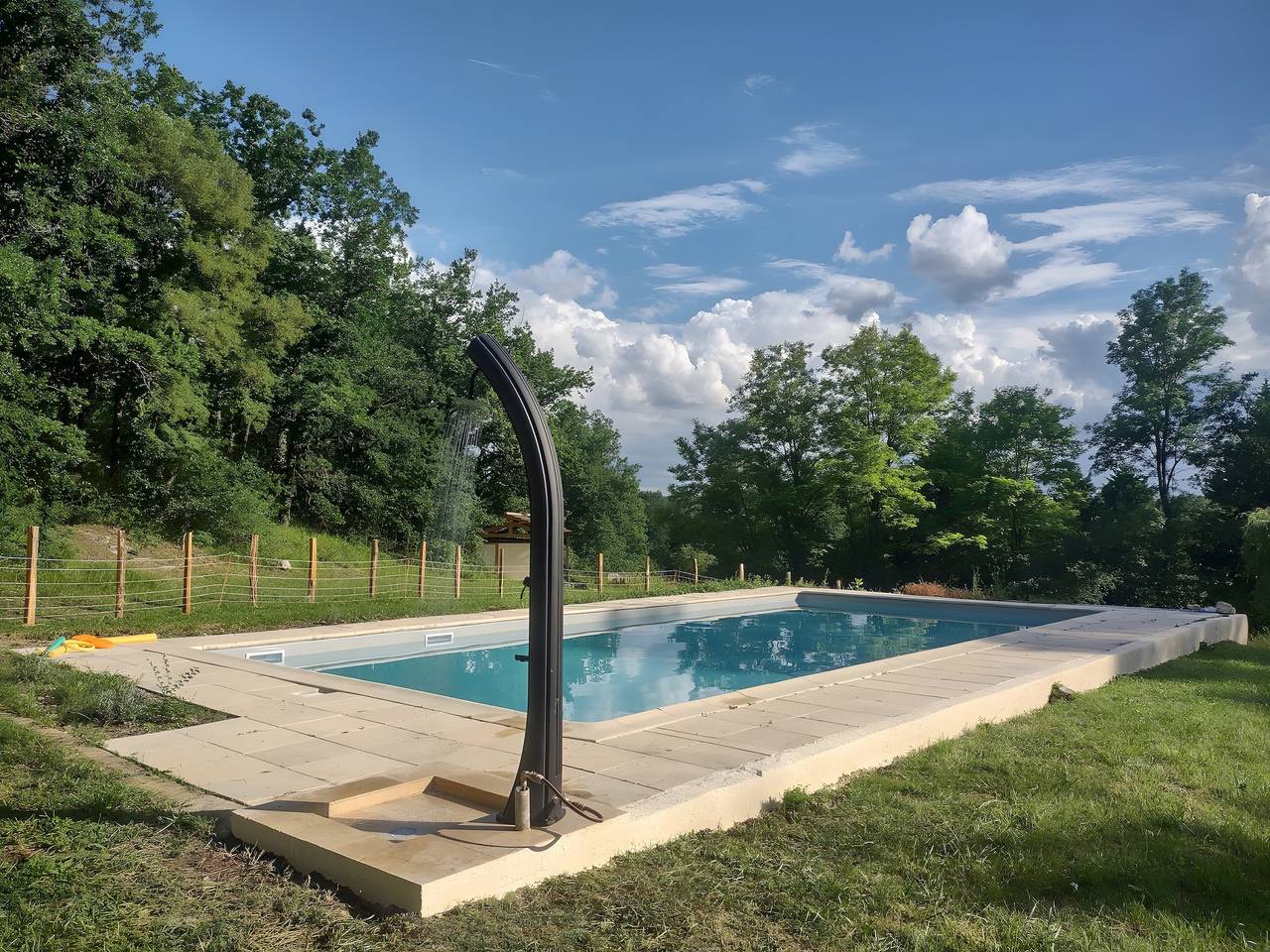Gîte L'hirondelle – Maison de vacances au calme avec piscine partagée in Paulhiac, Région de Villeneuve-sur-Lot
