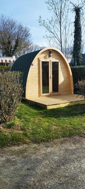Gîte pour 2 personnes, avec piscine et jardin à Camoël